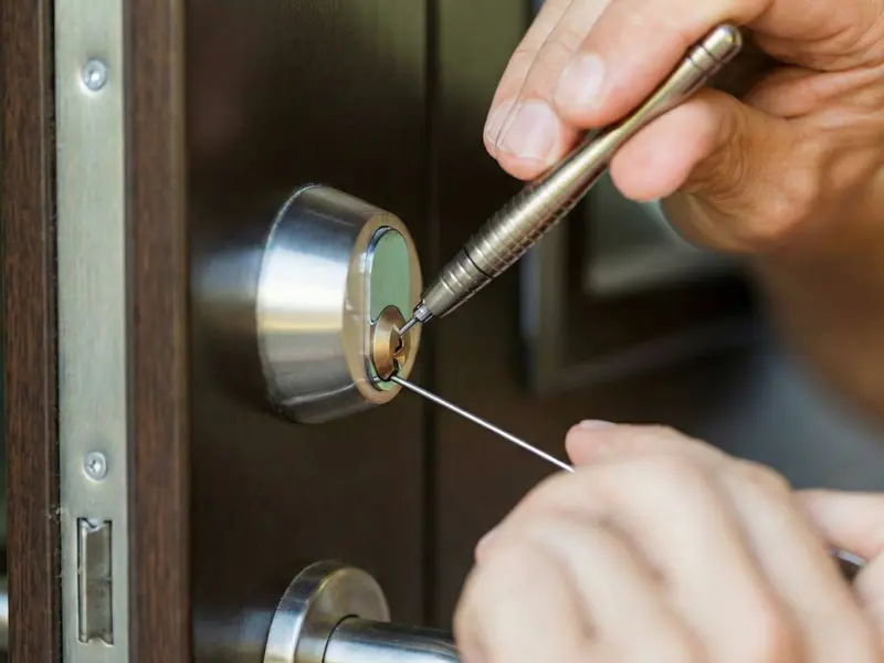 Troca de fechadura em Colombo